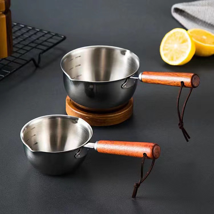 Stainless steel oil splashing pot, a multi-functional mini pot with a wooden handle for small kitchens, suitable for both induction cooktops and gas stoves.