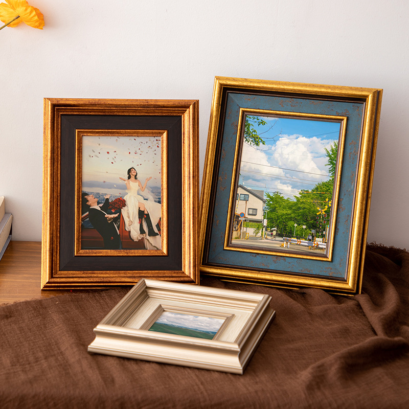 Vintage European-Style Empty Photo Frame