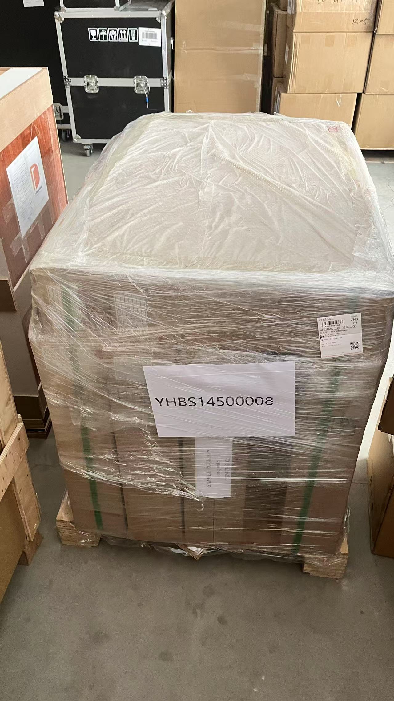 Loading cargo into container