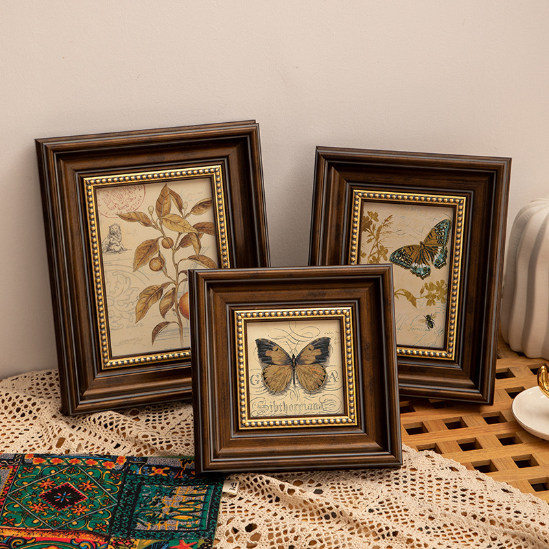 Vintage European-Style Empty Photo Frame