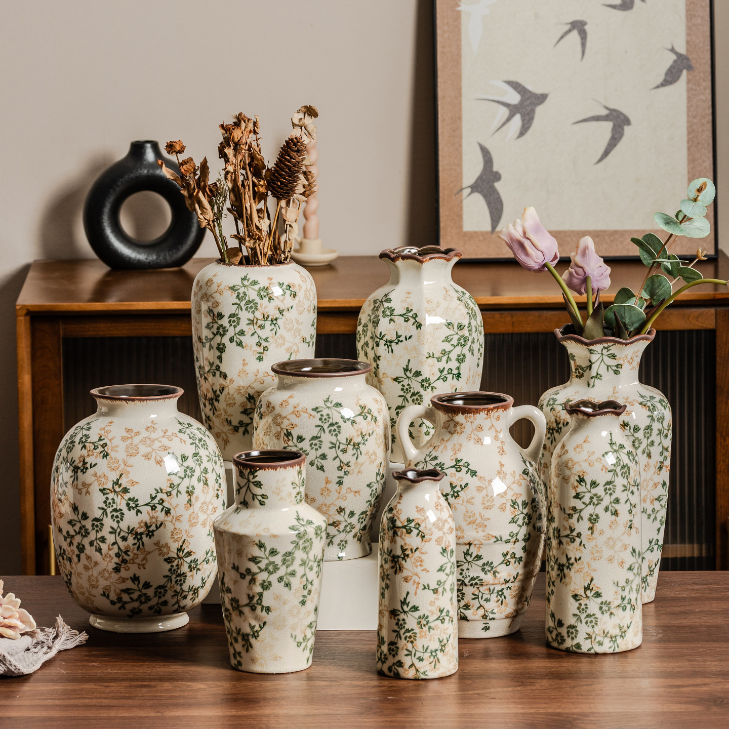 Retro blue and white porcelain vase for flower arrangements, suitable for living room or entryway decoration